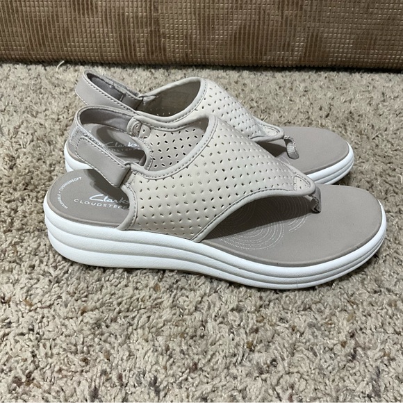 Clarks Women's grey Sandals womens Sise 8 - Picture 2 of 13